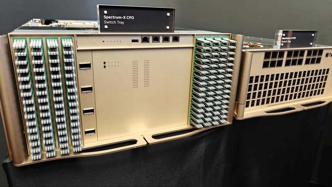 Neues Schlachtfeld im KI-Rennen: Datenübertragung mit Lichtgeschwindigkeit zwischen Chips