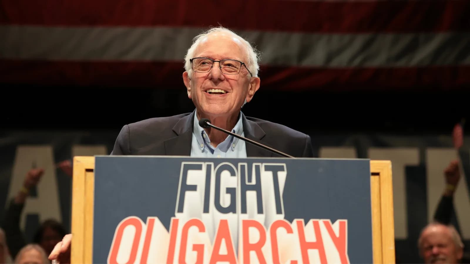Bernie Sanders fordert 50-Prozent-Beteiligung des Staates an US-KI-Firmen und schlägt einen staatlichen KI-Souveränitätsfonds vor.