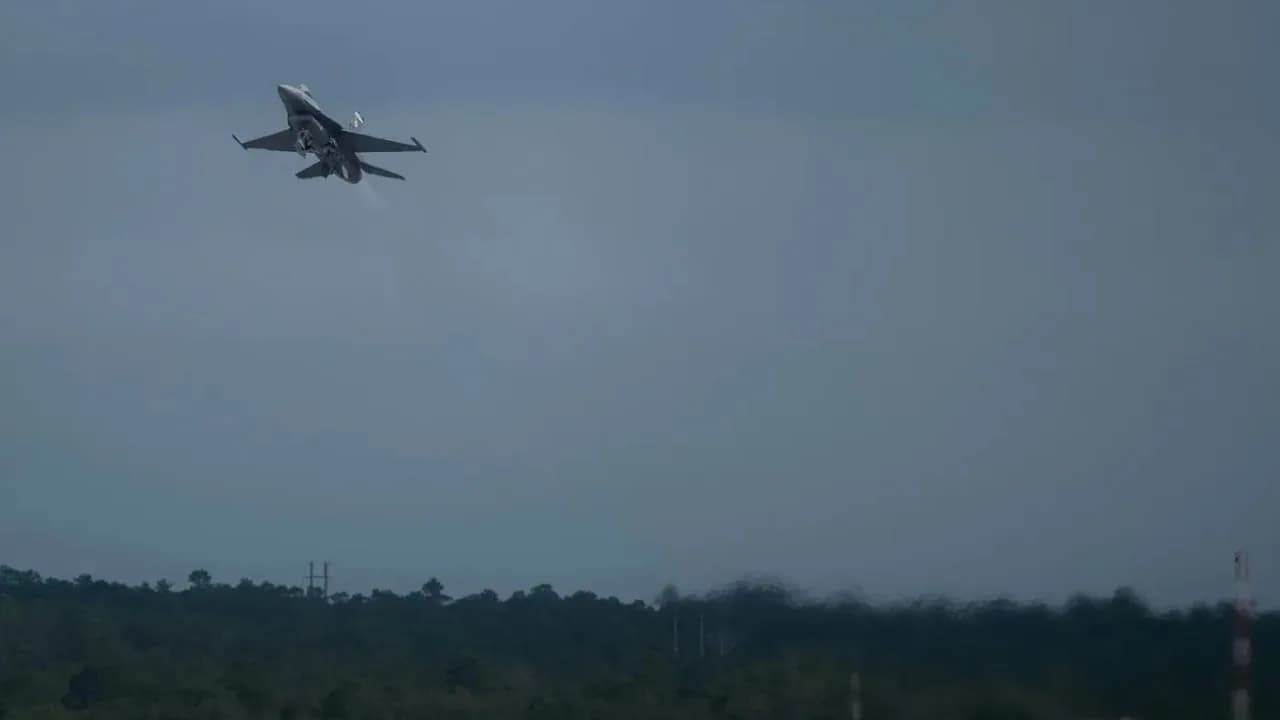 Künstliche Intelligenz steuert erfolgreich F-16-Kampfjet