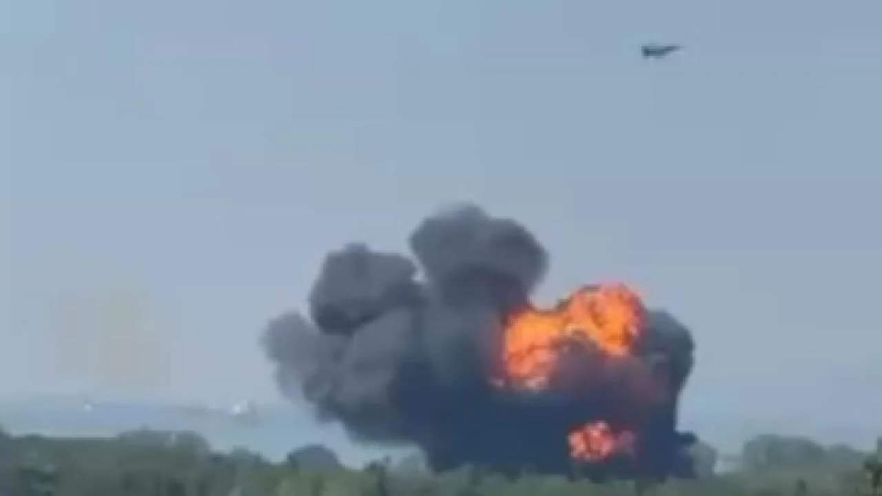 F-16-Kampfjet stürzt in Yalova ab, Pilot springt mit Fallschirm sicher ab