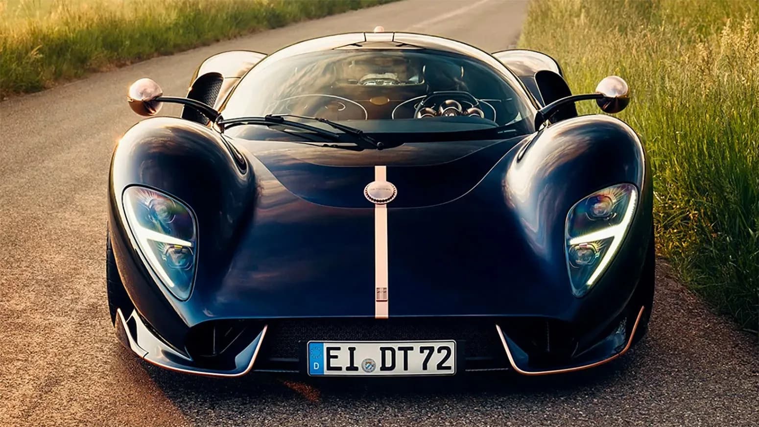 Der erste De Tomaso P72 Supersportler in aufwendigem Roségold