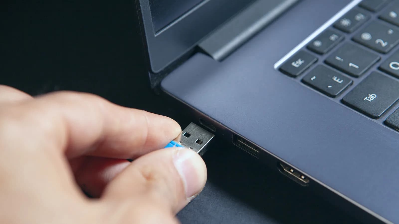 Das könnten die Gründe für die langsamen Übertragungsgeschwindigkeiten Ihres USB-Sticks sein (und wie Sie das Problem beheben)