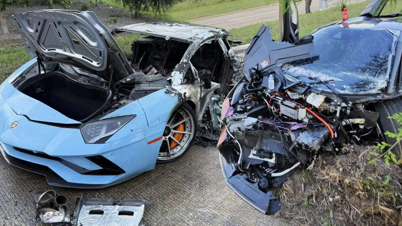 Aventador und Revuelto bei identischem Unfall: Wie zwei Supersportler in derselben Kreuzung brannten oder einstürzten