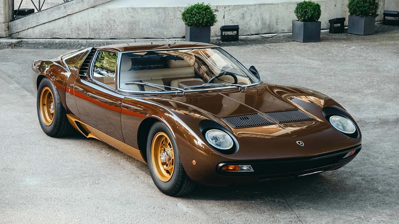 Lamborghini restauriert diesen Miura perfekt