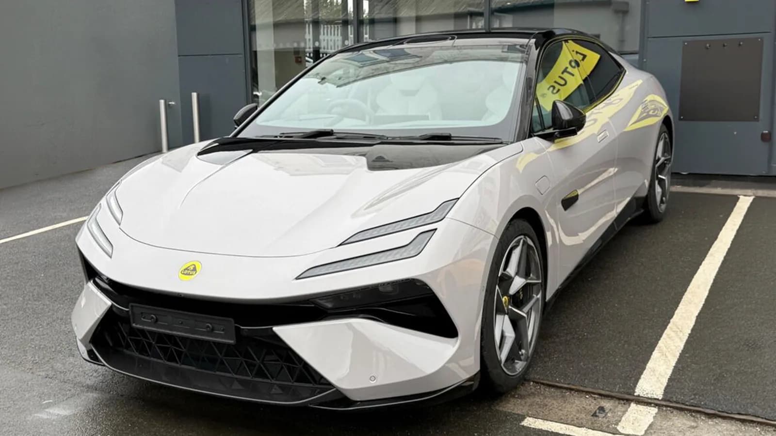 Lotus will 121.000 Pfund für den Taycan-Konkurrenten mit 905 PS verlangen