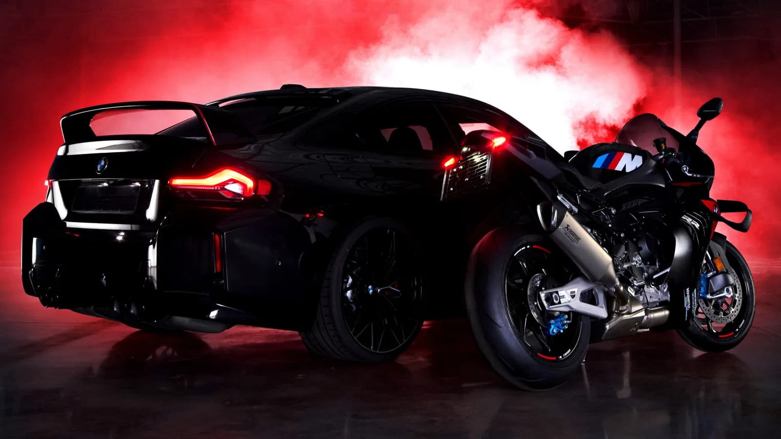 BMW Superbike erhält nun ein passendes M2 Coupé – und es werden nur zehn Stück von jedem Modell produziert