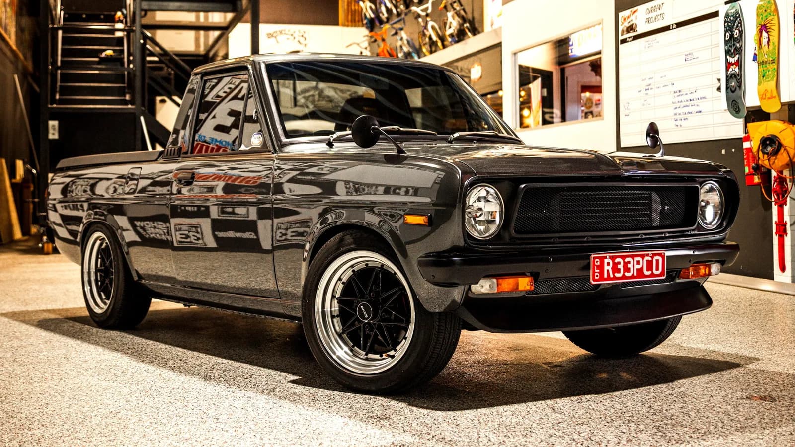 Dieser schmutzige Datsun 1200 Pickup verbirgt einen aufgeladenen Nissan-Motor
