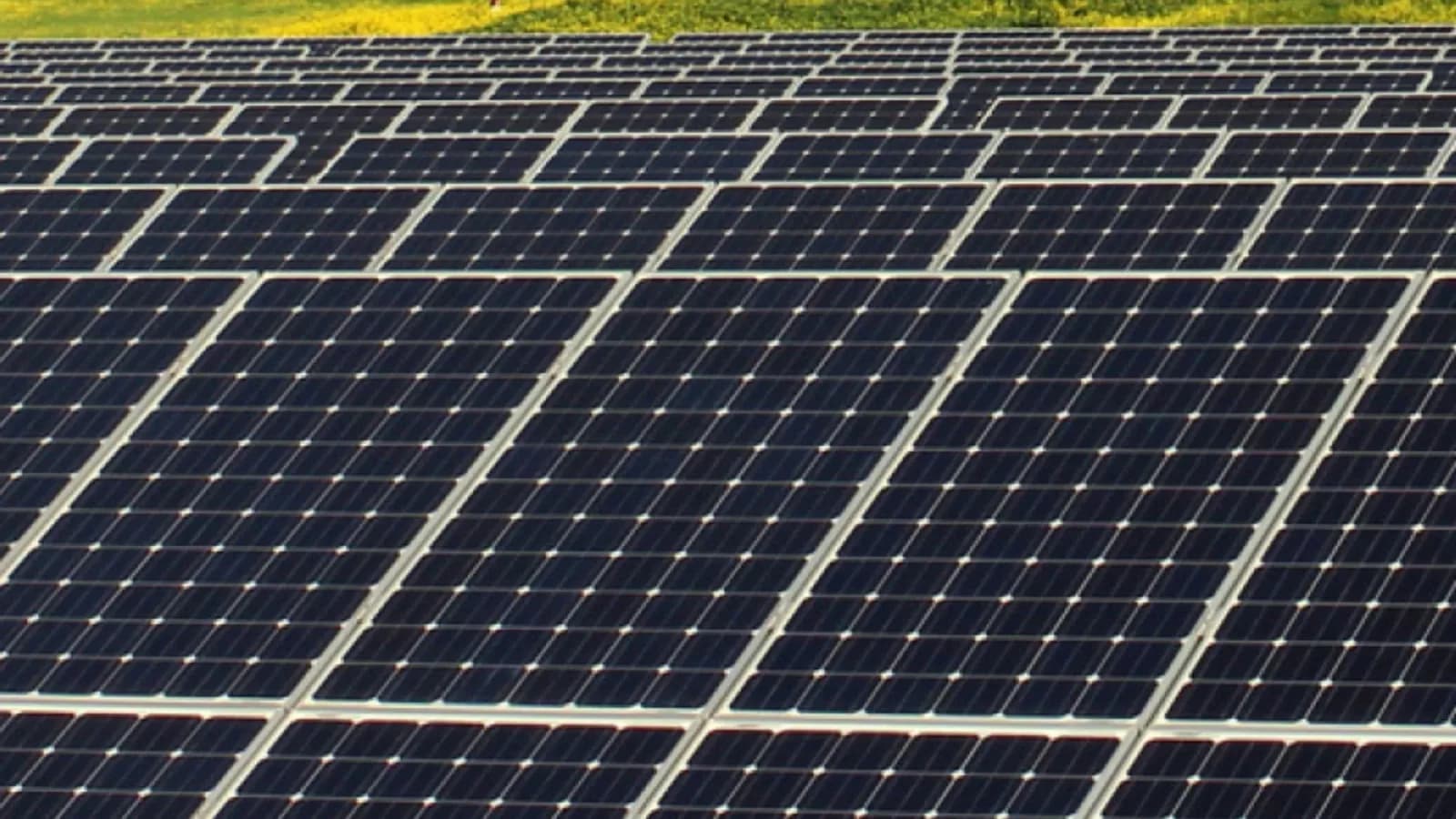 880-Watt-Solarmodule erzeugen durch Wolken einen Spitzenwert von 1.050 Watt