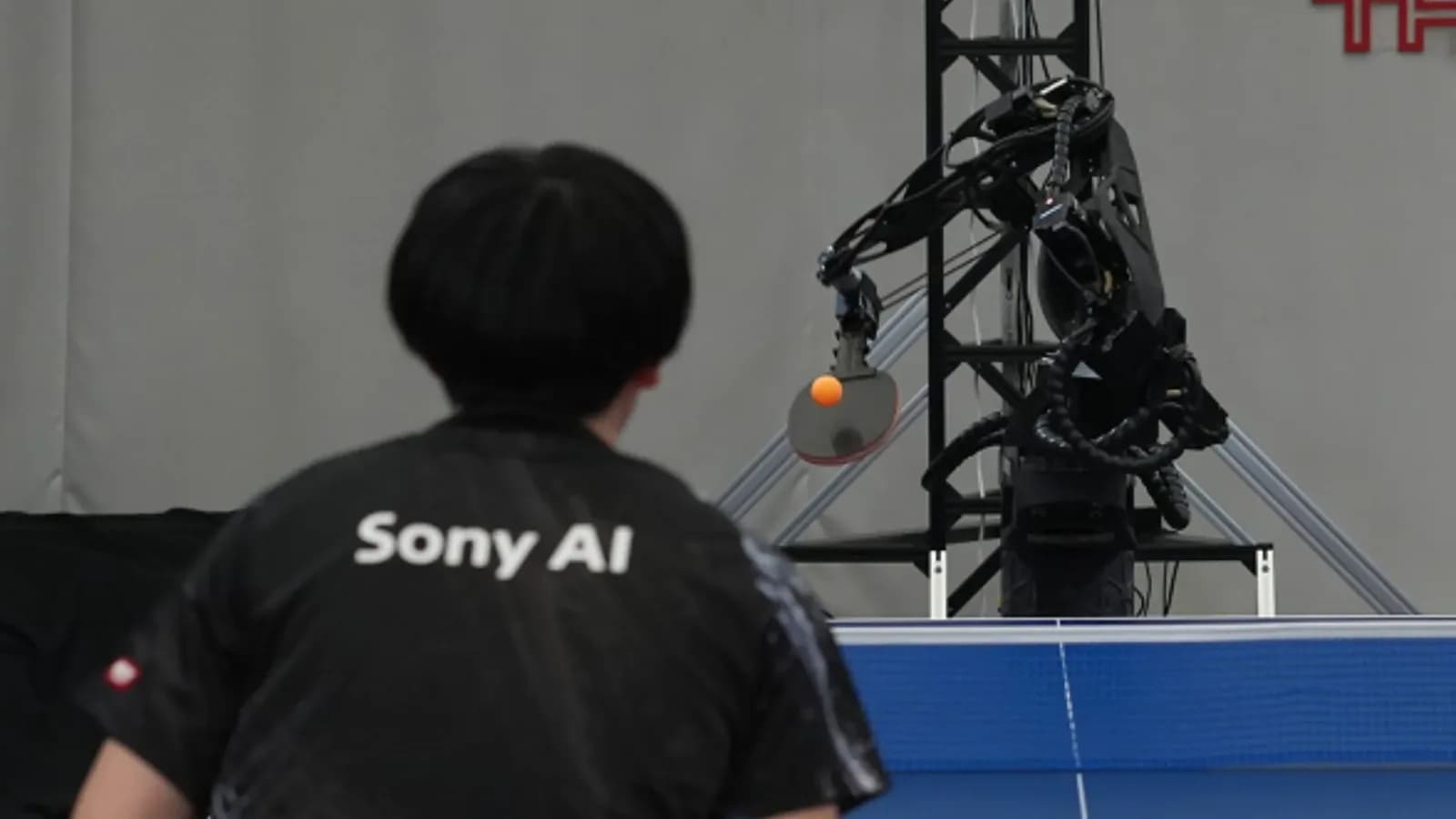 Sonys autonomer Roboter besiegt Profi-Tischtennisspieler
