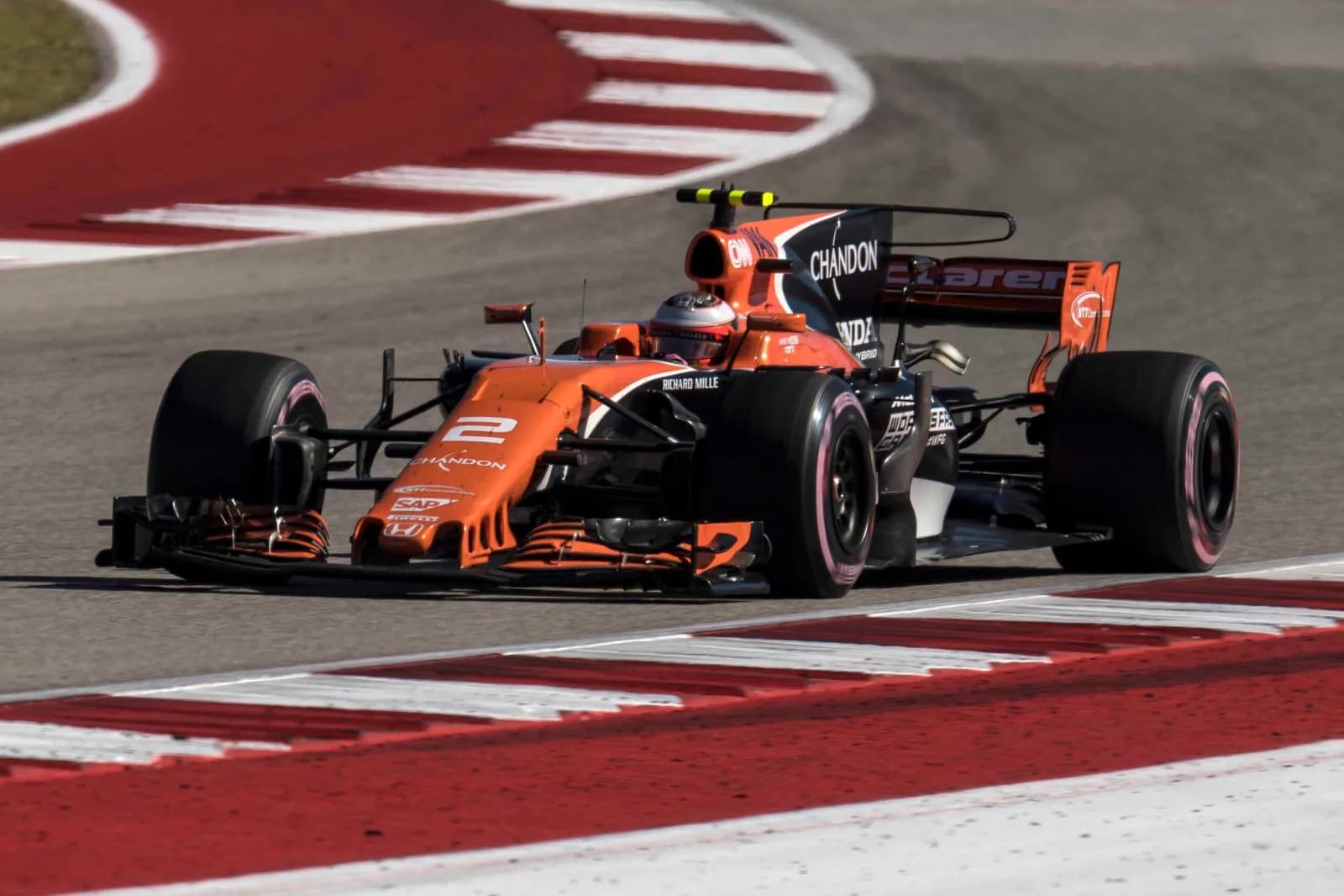 McLaren stößt auf wütenden Fan-Zorn durch neue Carbon-Sonderlackierung