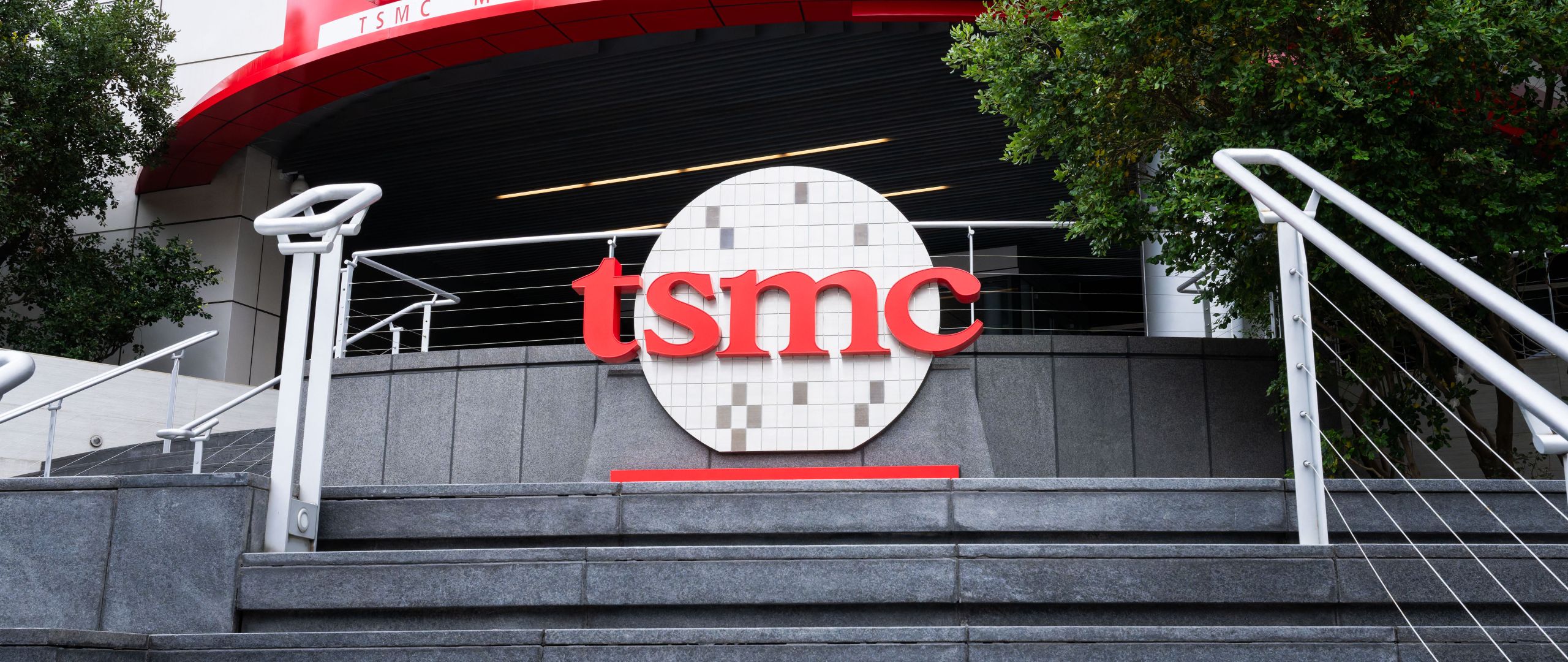 TSMC plant Fab-Ausbau: N2-Rampen, CoWoS und SoIC sollen Engpässe lösen