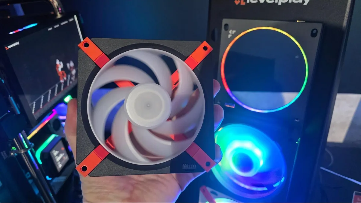 Levelplay shows off magnetically attached fans that are reversible, connect via pogo pins and USB-C – plus an AIO that trades a screen for a big knob