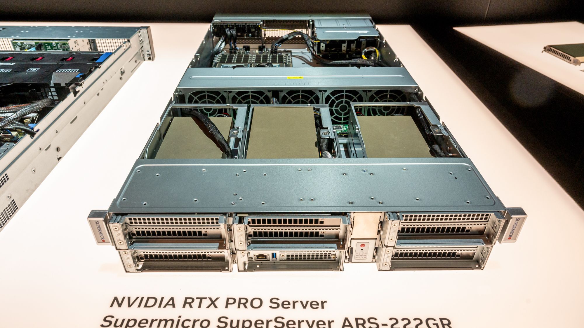 Taiwanische Behörden verhaften drei Personen wegen Nvidia-Chip-Smuggels nach China; Japan diente als Umsteigepunkt für verbotene Supermicro-Server nach Hongkong