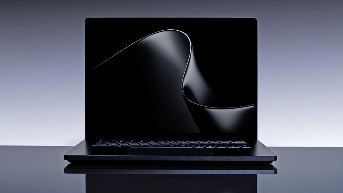 Microsoft Surface Laptop Ultra: 128 GB RAM, 20 ARM-Kerne und Blackwell-GPU mit 15-Zoll-Display