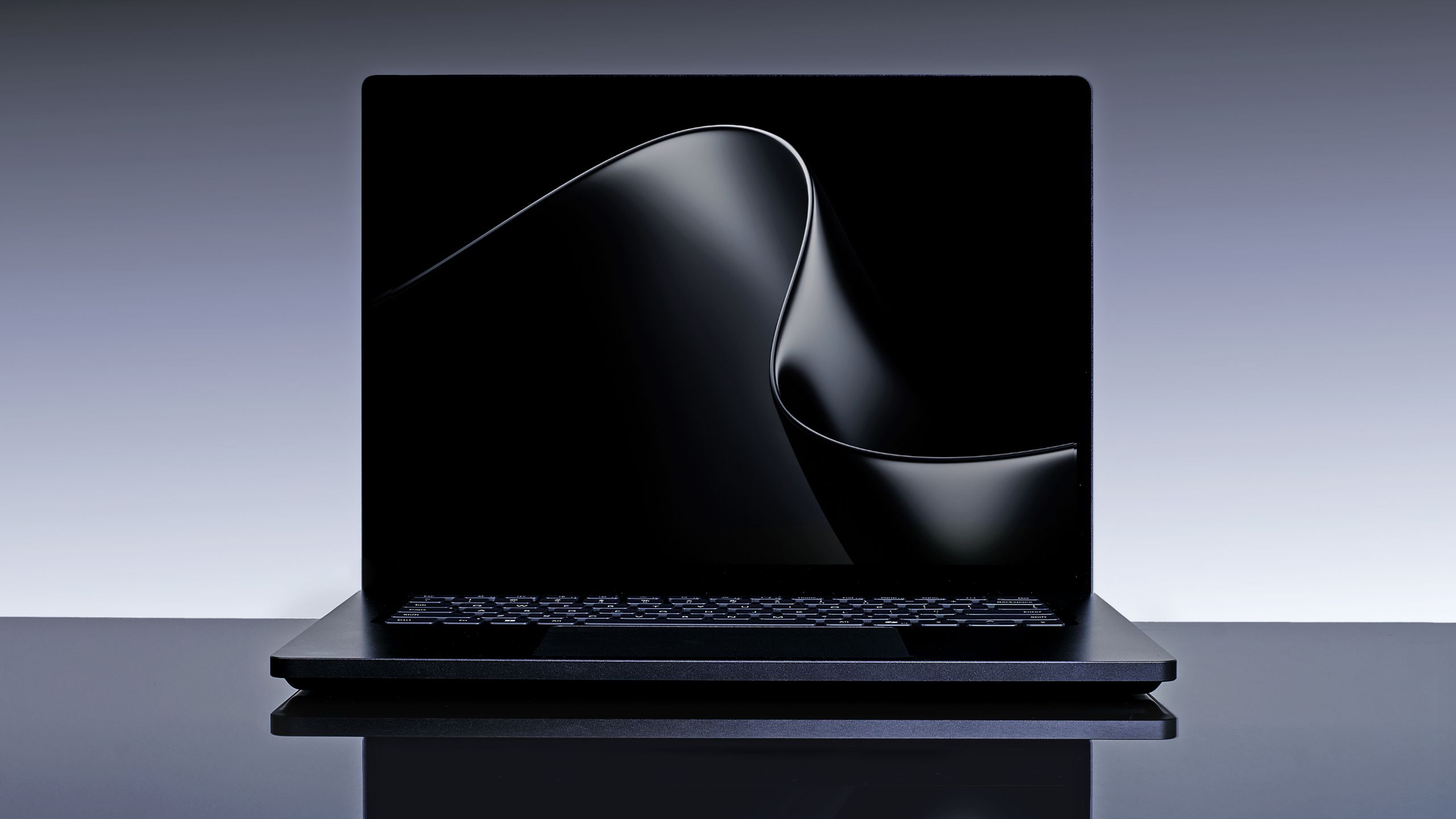 Microsoft Surface Laptop Ultra: 128 GB RAM, 20 ARM-Kerne und Blackwell-GPU mit 15-Zoll-Display