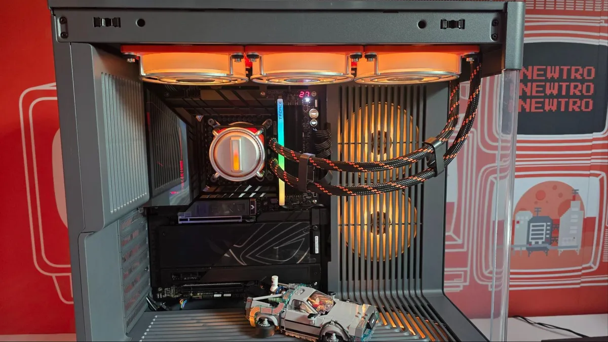 Levelplay shows off magnetically attached fans that are reversible, connect via pogo pins and USB-C – plus an AIO that trades a screen for a big knob