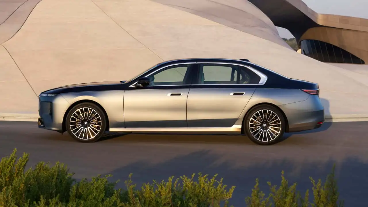 Als Konkurrenten auf den Rückzug aus dem Segment der Limousinen setzt BMW auf die 7er Serie als Wachstumschance