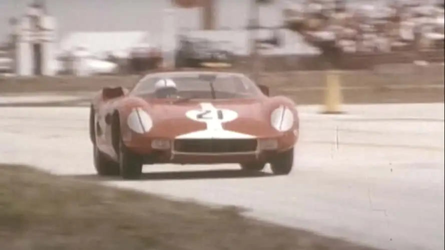 Johnny Herbert führt uns durch die Lola T70S