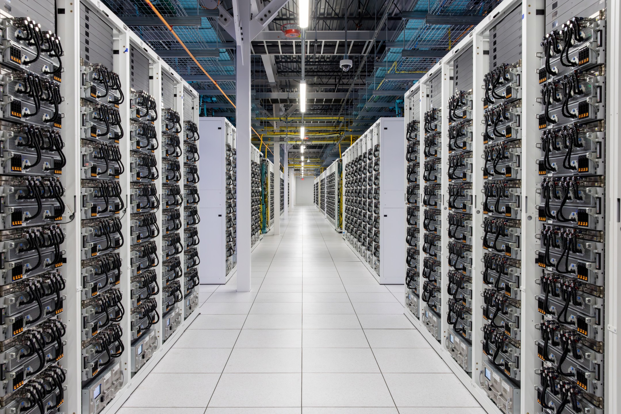 xAI nutzt Berichten zufolge nur 11 % seiner 550.000 NVIDIA-GPUs, während Meta und Google 43–46 % ihrer Flotten auslasten