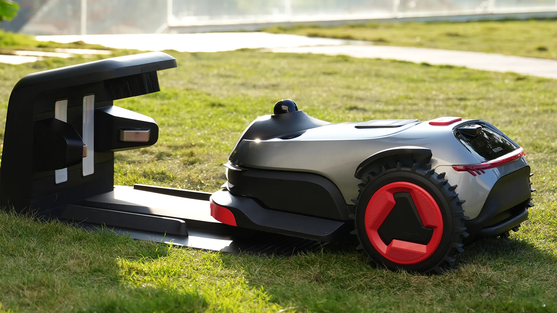Verabschieden Sie sich von Gartenarbeiten: KEENMOWs 3D-LiDAR-Vision ermöglicht müheloses Mähen
