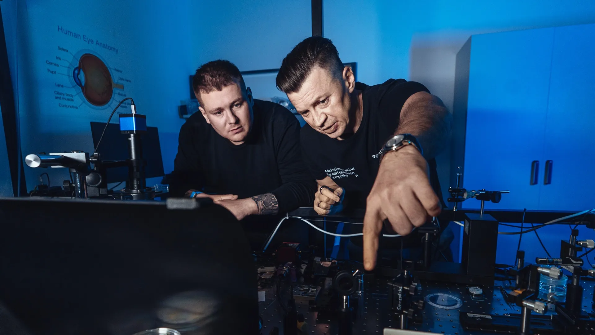 Smarte Linsen dank Festkörperbatterie im Reiskornmaßstab