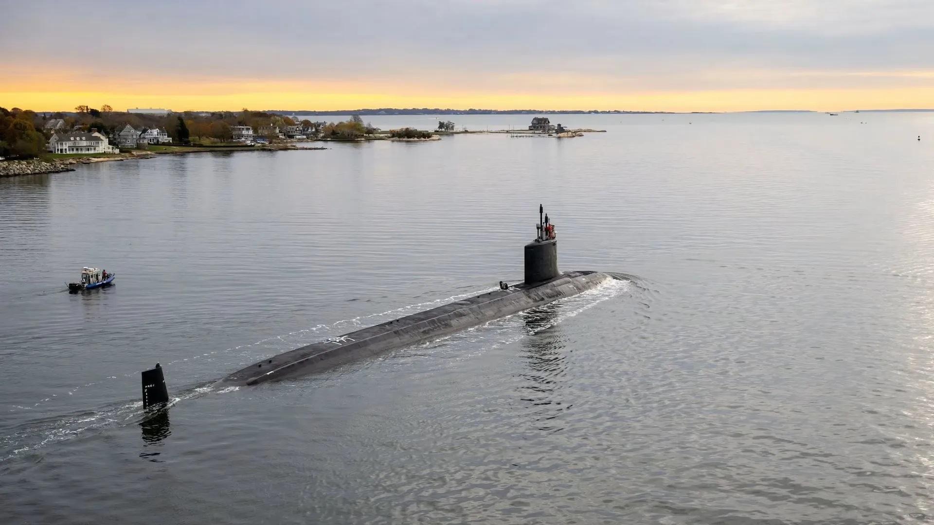 Massiver, 7.800 Tonnen schwerer, nuklear angetriebener Angriffs-U-Boot sticht in die US-Flotte ein