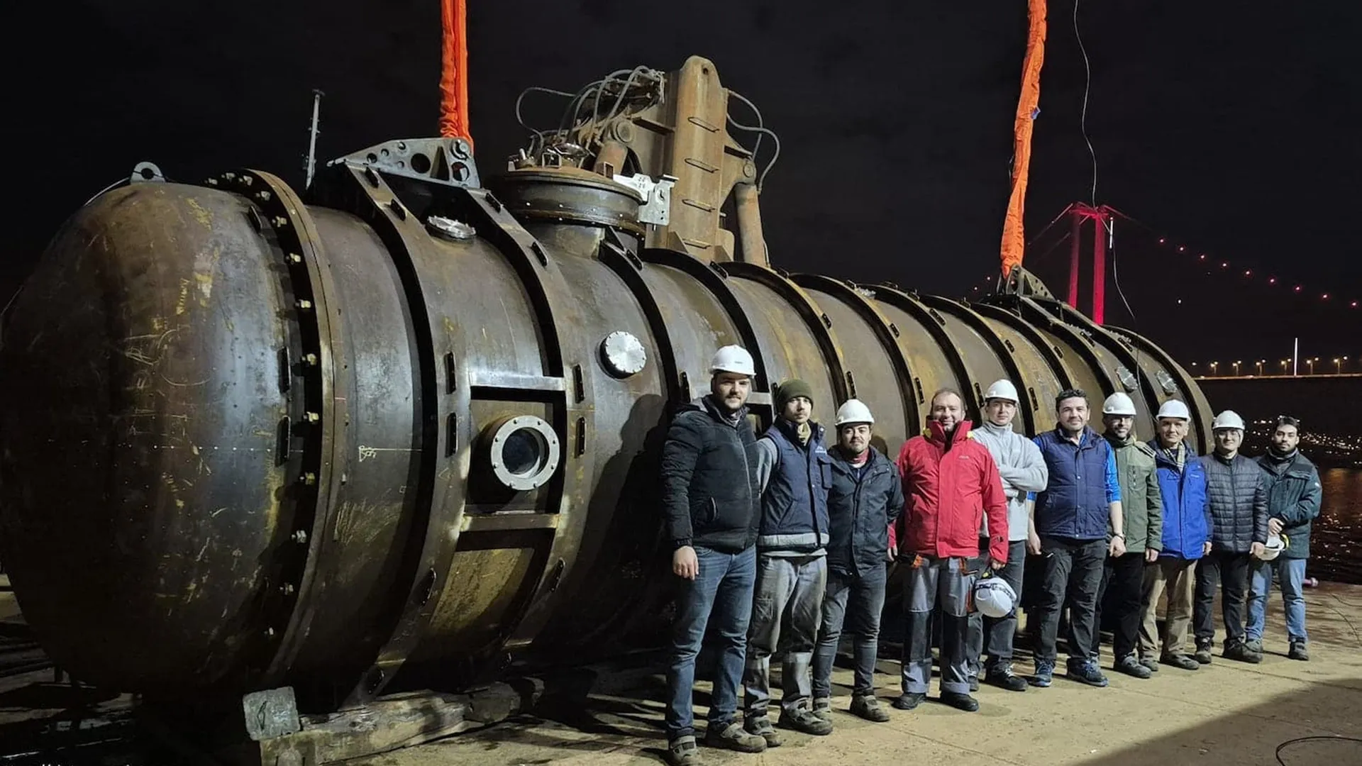 Uebersicht: Unbemanntes 19,8-Tonnen-UUV feuert Drohnen, Raketen und Torpedos unter Wasser ab