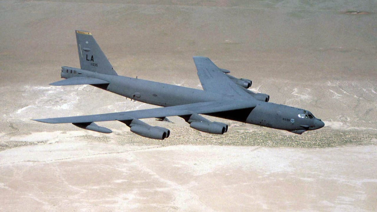 B-52 Bomber stürzt in den USA ab: Edwards Air Force Base schließt den Flugbetrieb