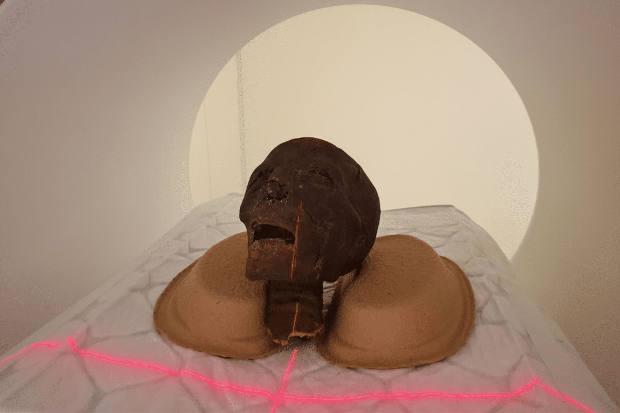 Wissenschaftler entschlüsseln Geheimnisse 2.300 Jahre alter Mumien mit modernstem CT-Scanner