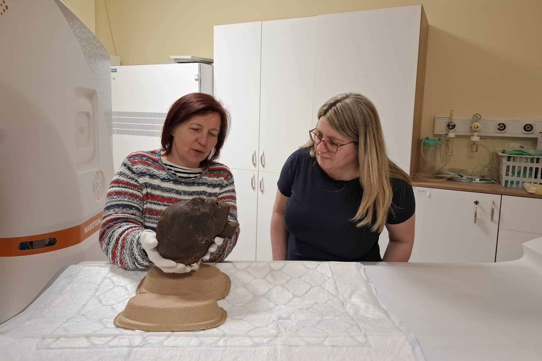 Wissenschaftler entschlüsseln Geheimnisse 2.300 Jahre alter Mumien mit modernstem CT-Scanner