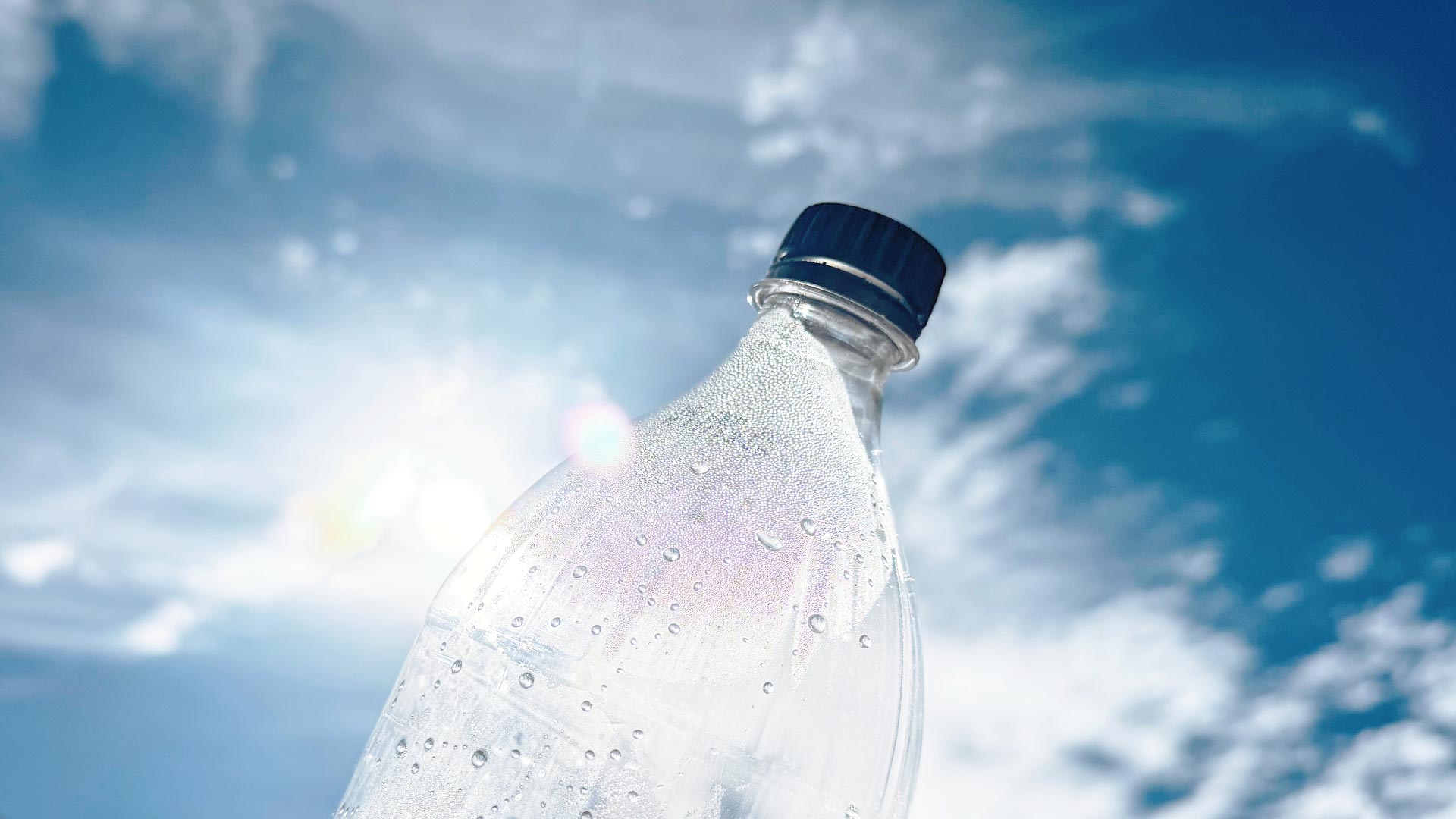 Wissenschaftler erzielen Durchbruch bei Umwandlung von Plastikmüll in sauberen Treibstoff mittels Sonnenlicht