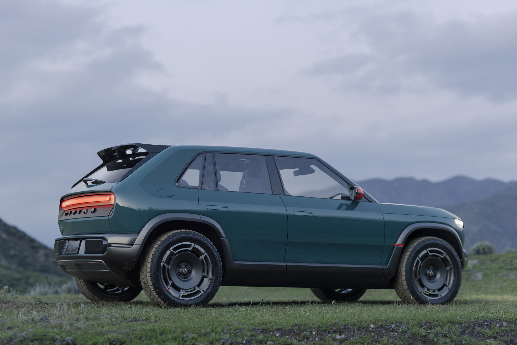 Rivian-Chef deutet auf R2X und Pickup hin: Günstige Elektroautos im Kommen