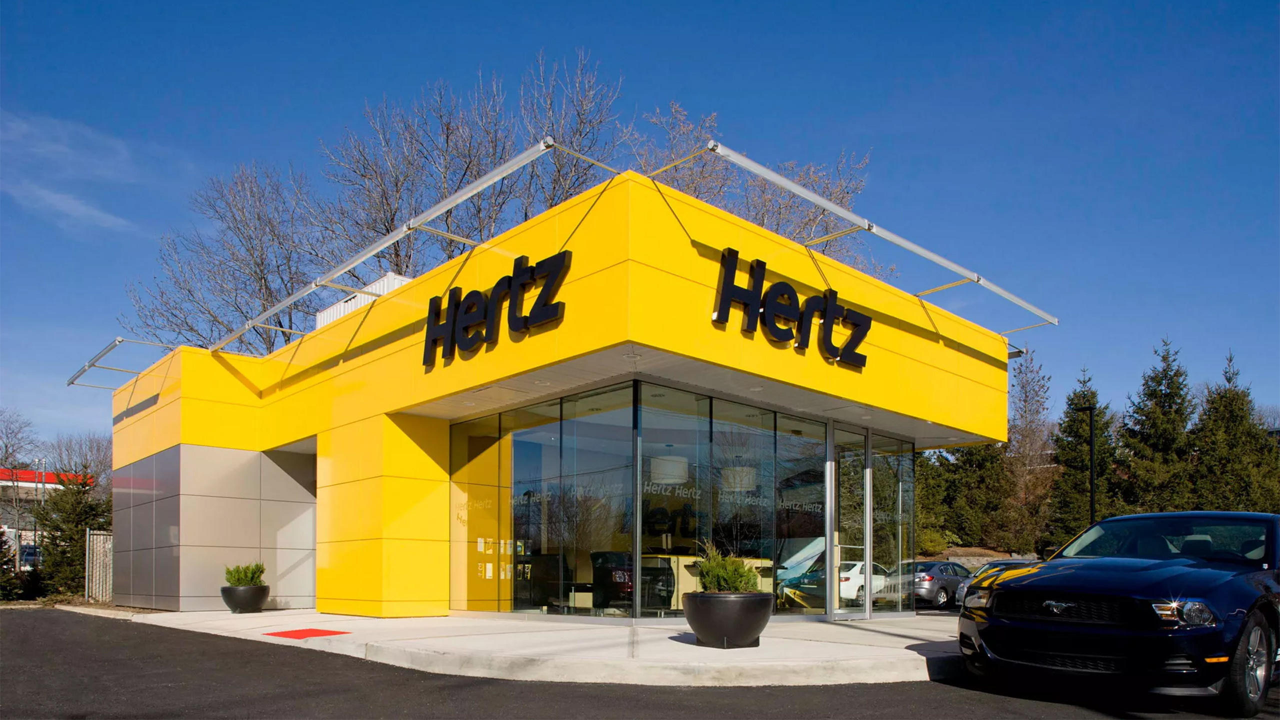 Hertz hat 30.000 Elektrofahrzeuge abgetan – jetzt flehen Mieter danach