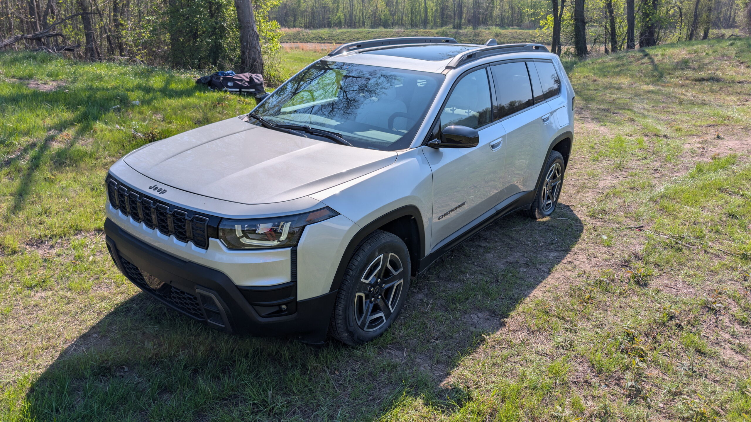 Jeeps 2026 Cherokee gibt das Jeep-Image ab und fährt besser als erwartet | Carscoops