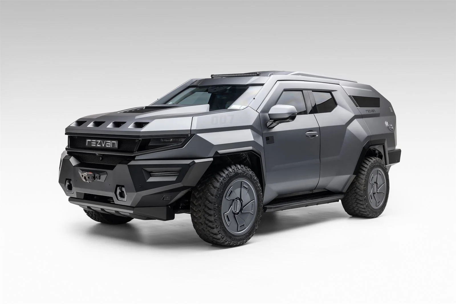 Rezvani's gepanzerter Escalade: Gebaut für das Ende der Welt und gekleidet für den Abend | Carscoops