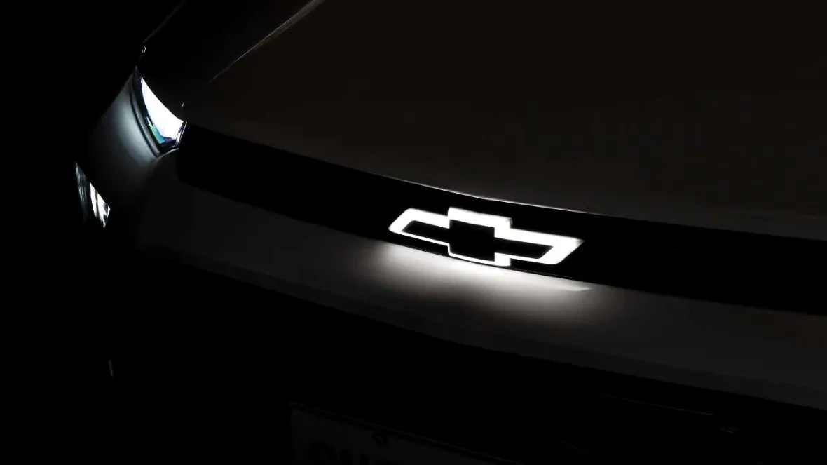 Chevy's neues Bowtie-Logo debütiert auf einem Sonic Crossover Coupe, das Amerika nie sehen wird | Carscoops