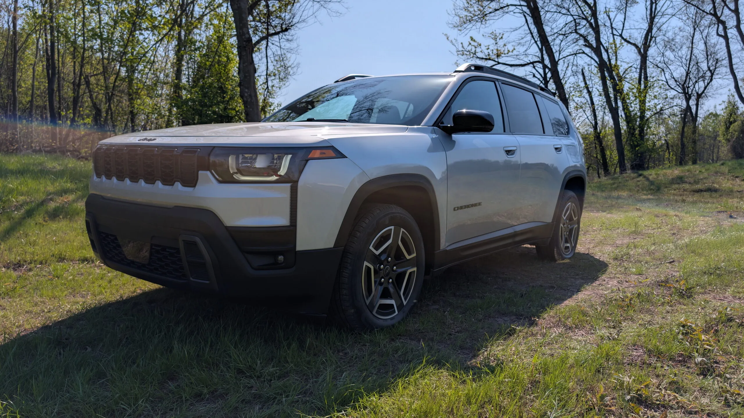 Jeeps 2026 Cherokee gibt das Jeep-Image ab und fährt besser als erwartet | Carscoops