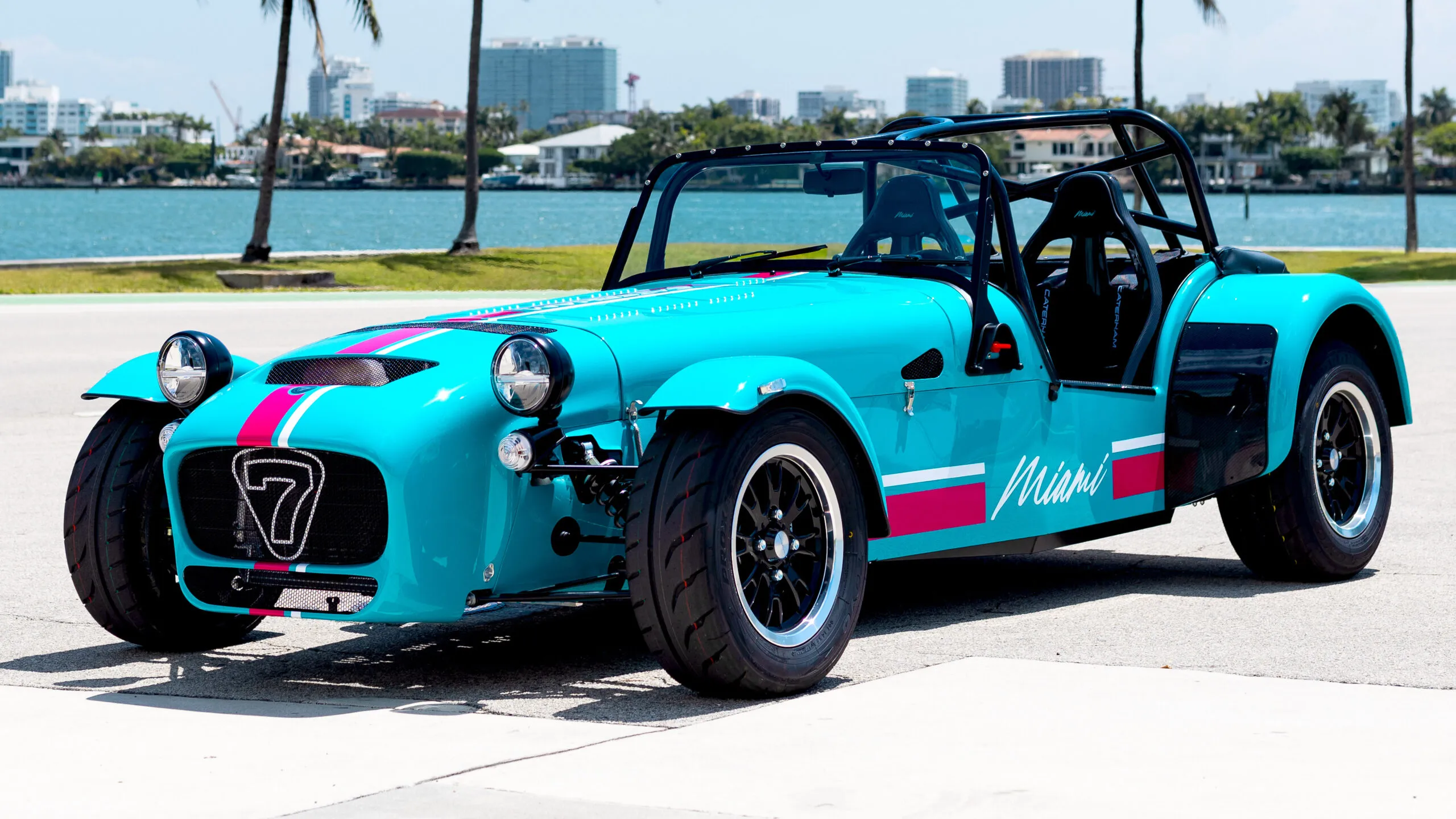 Caterham's Miami Special wiegt weniger als ein Miata und beschleunigt in 3,8 Sekunden von 0 auf 100 km/h mit nur 210 PS | Carscoops