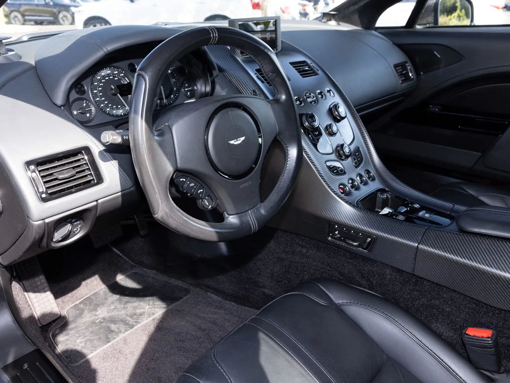 Der V12 Super Sedan ist ein totes Segment – aber dieser Aston Martin hat das nicht verstanden | Carscoops