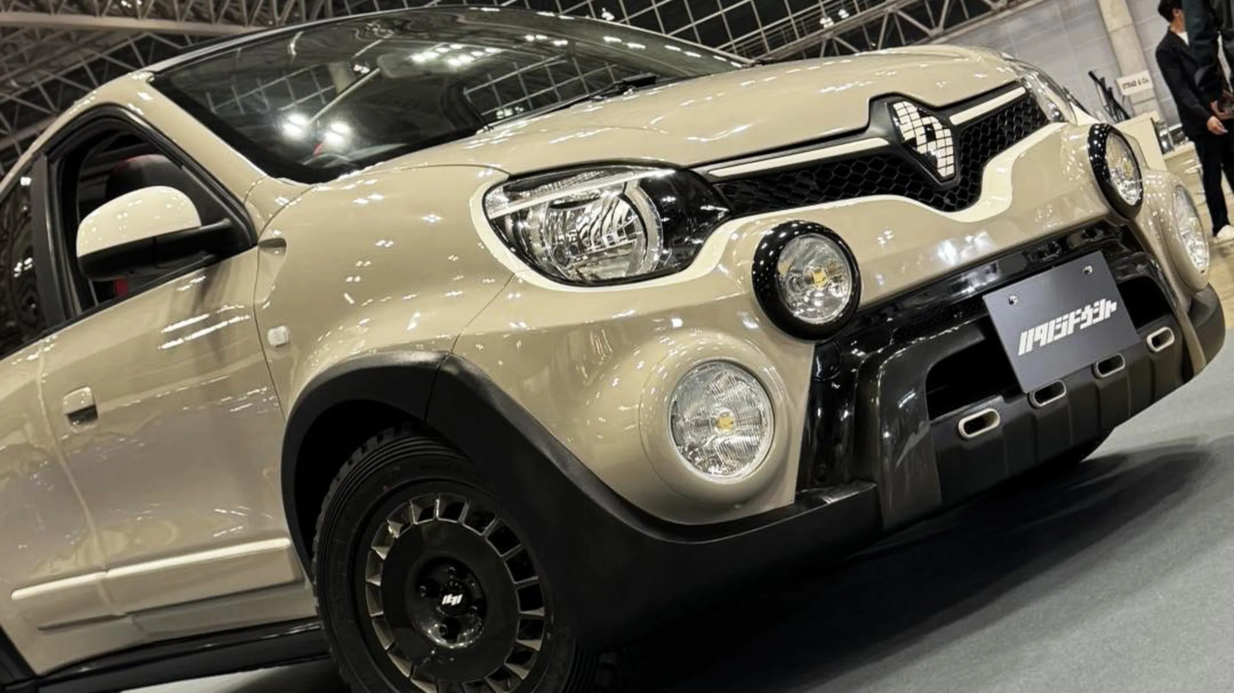 Hatano's 8.500-Euro Twingo-Kit verleiht einem 90-PS-Stadtauto den 911 Dakar-Look | Carscoops