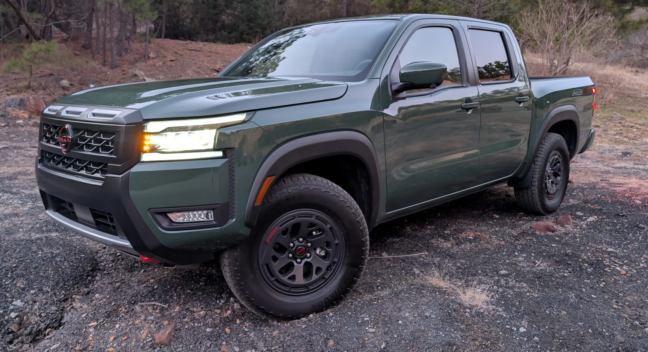 Der Nissan Frontier Pro-4X von 2026 kostet weniger als ein voll ausgestatteter Tacoma und fühlt sich auch so an | Testbericht | Carscoops