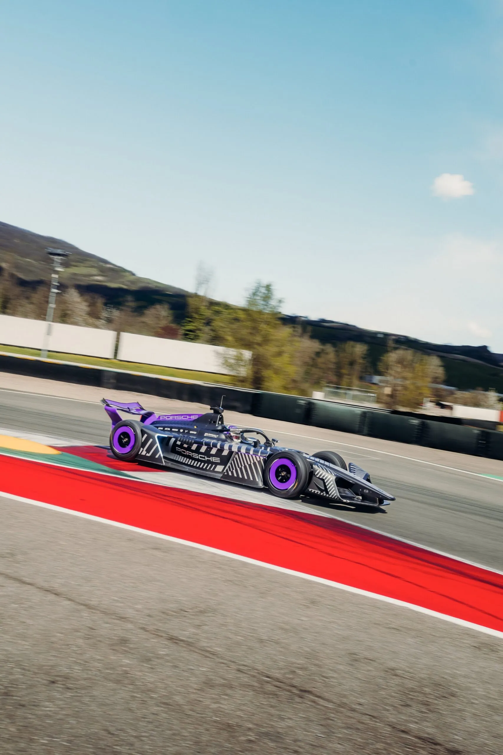 Porsches GEN4 Formel E-Auto jagt die Meisterschaft | Carscoops