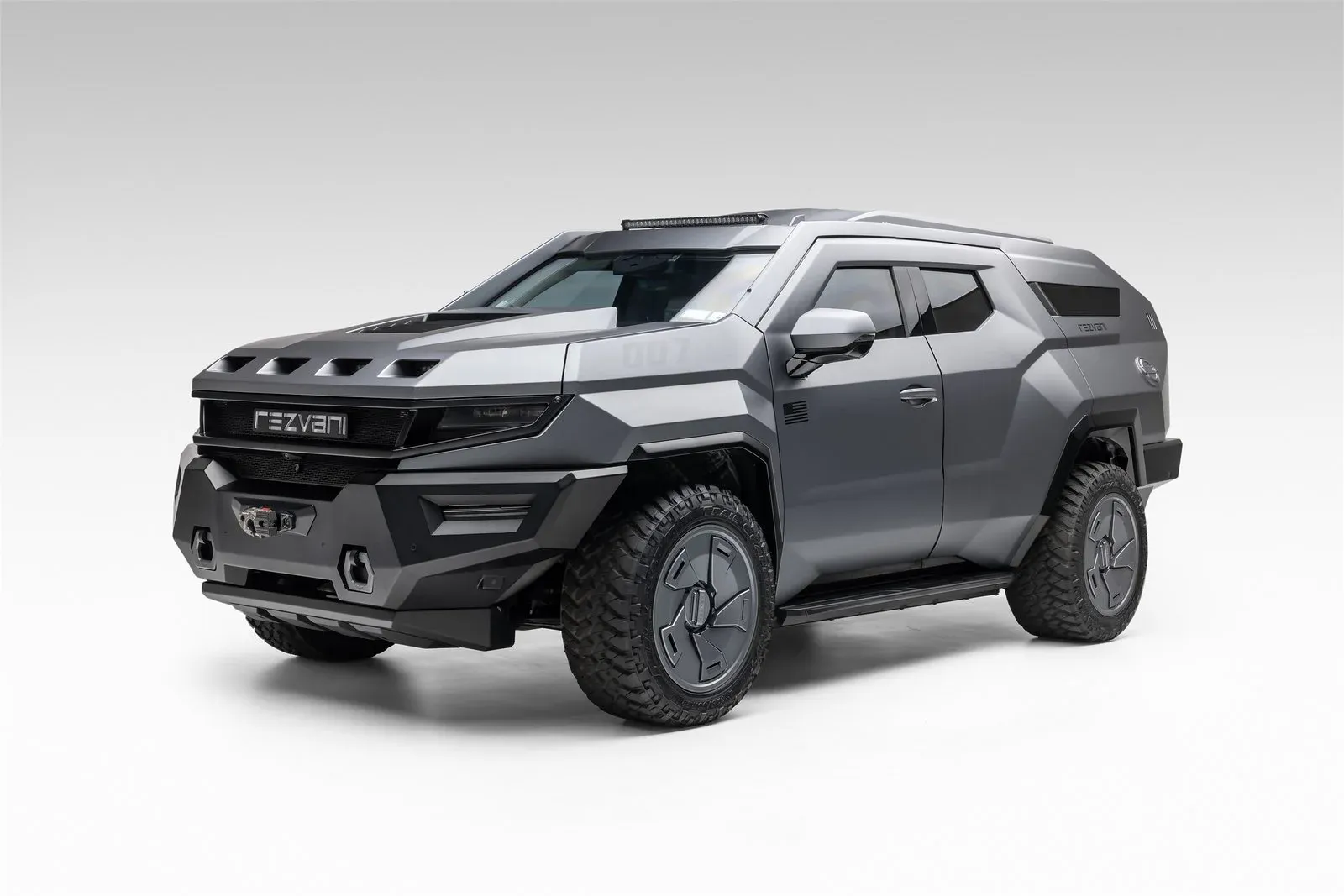 Rezvani's gepanzerter Escalade: Gebaut für das Ende der Welt und gekleidet für den Abend | Carscoops