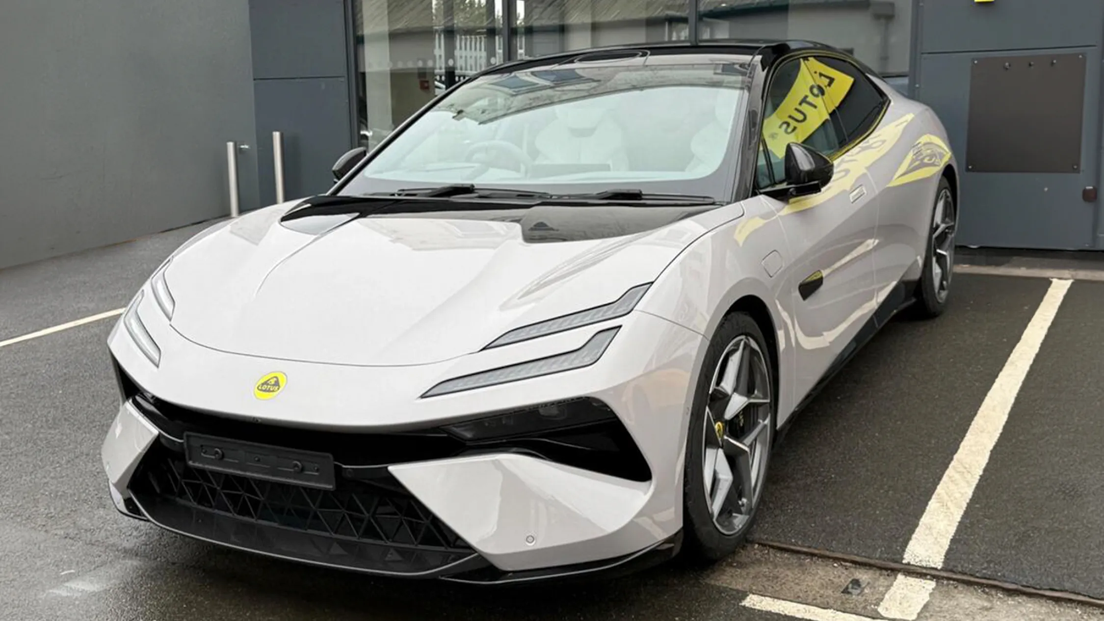 Lotus will 121.000 Pfund für den Taycan-Konkurrenten mit 905 PS verlangen
