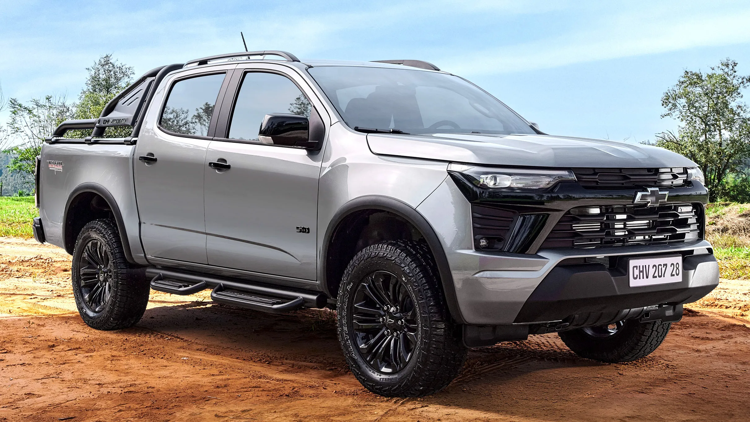 Der USA ein neues Colorado, Brasilien das alte mit einem Lift Kit | Carscoops