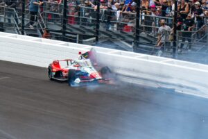 George Russell muss sich bei FIA-Marshalldiensten entschuldigen: Kopfteilwurf kostet ihn 5.000 Euro