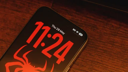 Was bedeutet die Linie unter dem Akkubalken auf dem iPhone-Sperrbildschirm?