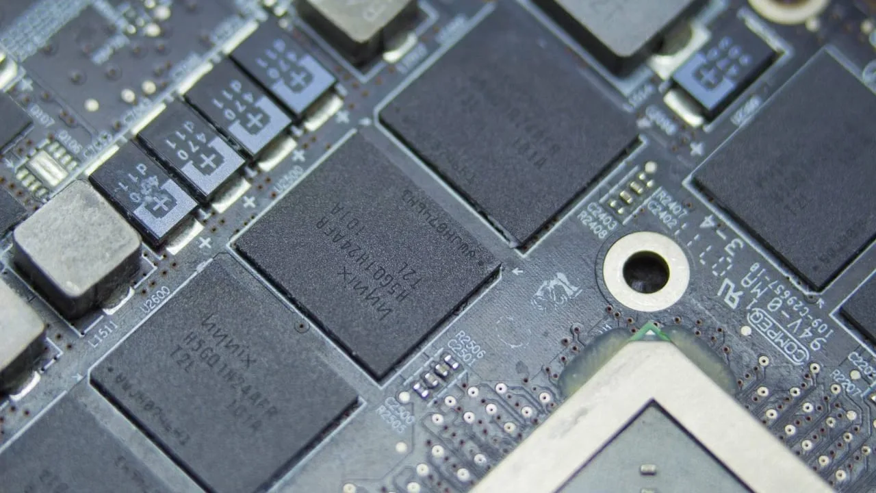 Künstliche-Intelligenz-Nachfrage verschärft DRAM-Mangel: Günstige Smartphones könnten vom Markt verschwinden