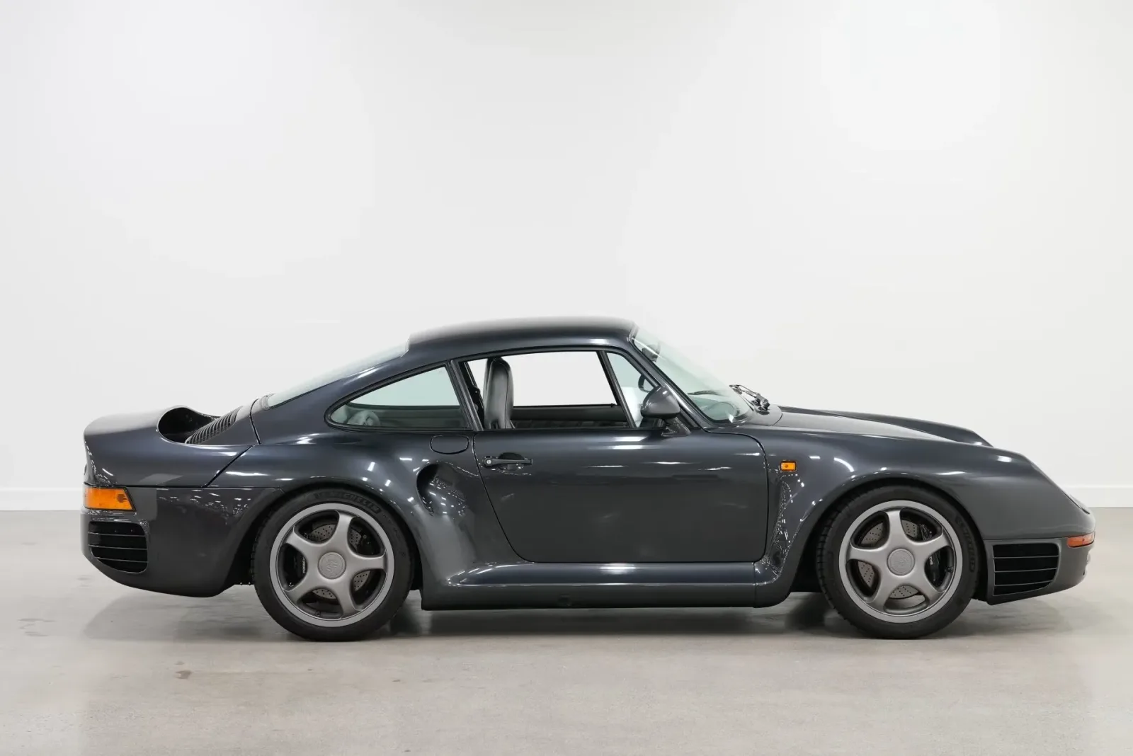 Ein Porsche 959 mit nur 3.521 Meilen und ohne Reservepreis ist in den USA legal erhältlich.
