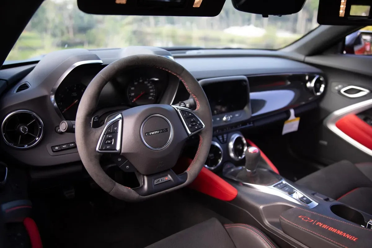 Camaro-Fahrer legt in zwei Monaten 370 Meilen zurück und verdient genug für einen neuen Mustang
